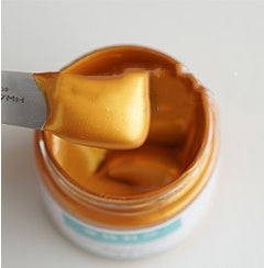 Acrylic Pigment Applied To Metal Scented Candle