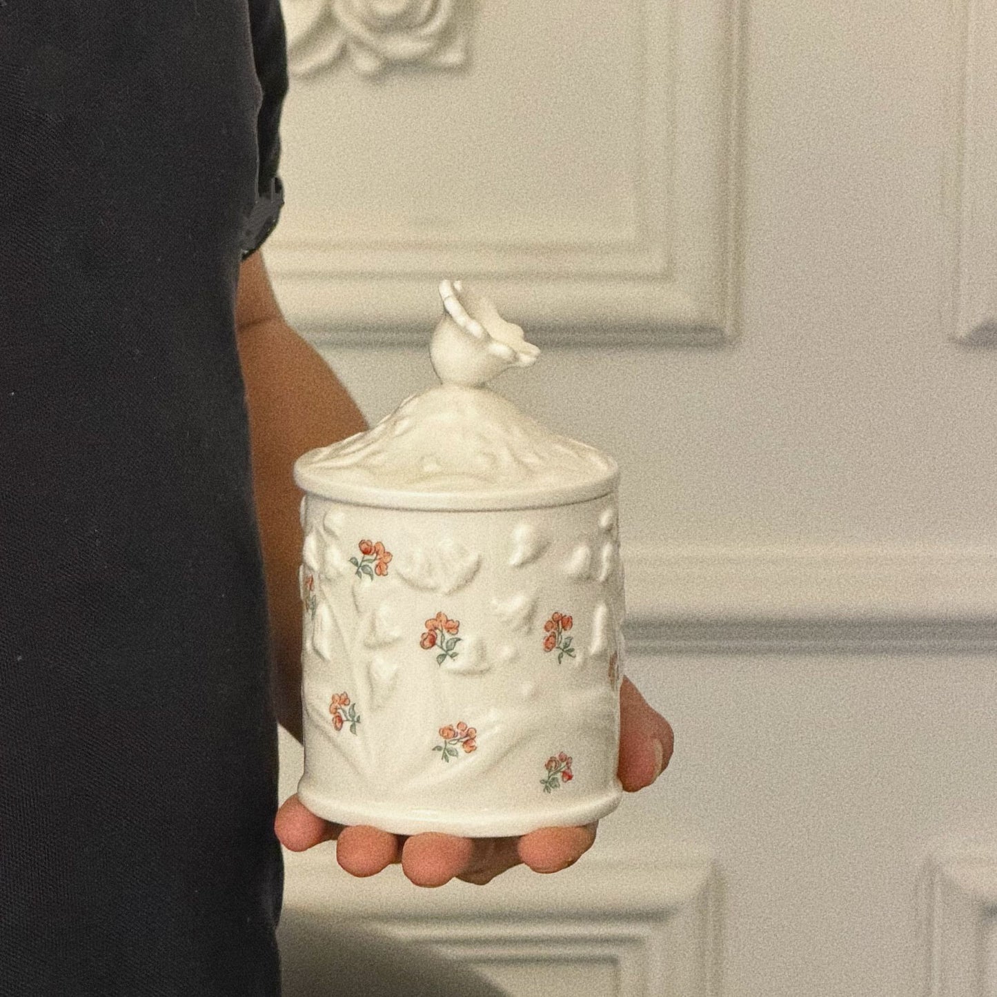 French-style Embossed Floral Ceramic Scented Candle Jar