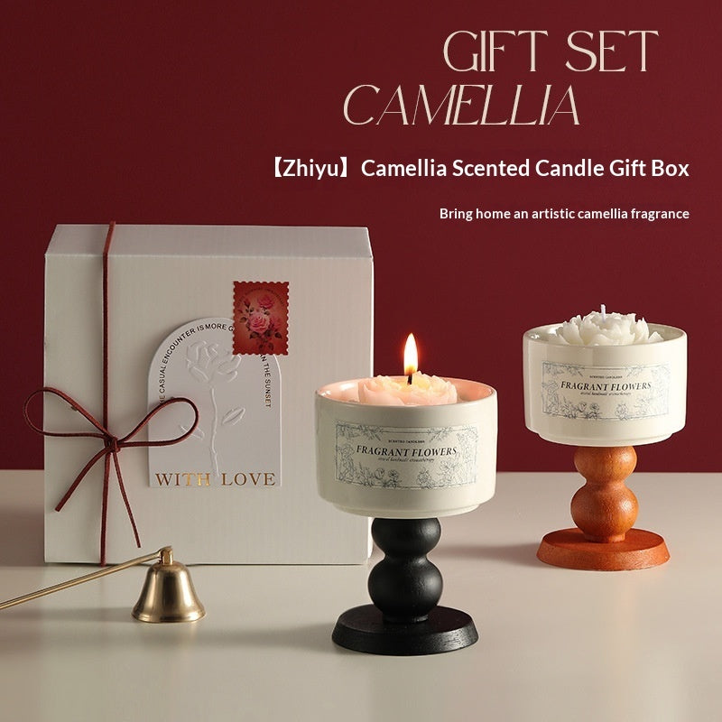 Camellia-scented Candle In A Stem Glass For A Premium, Sophisticated Vibe