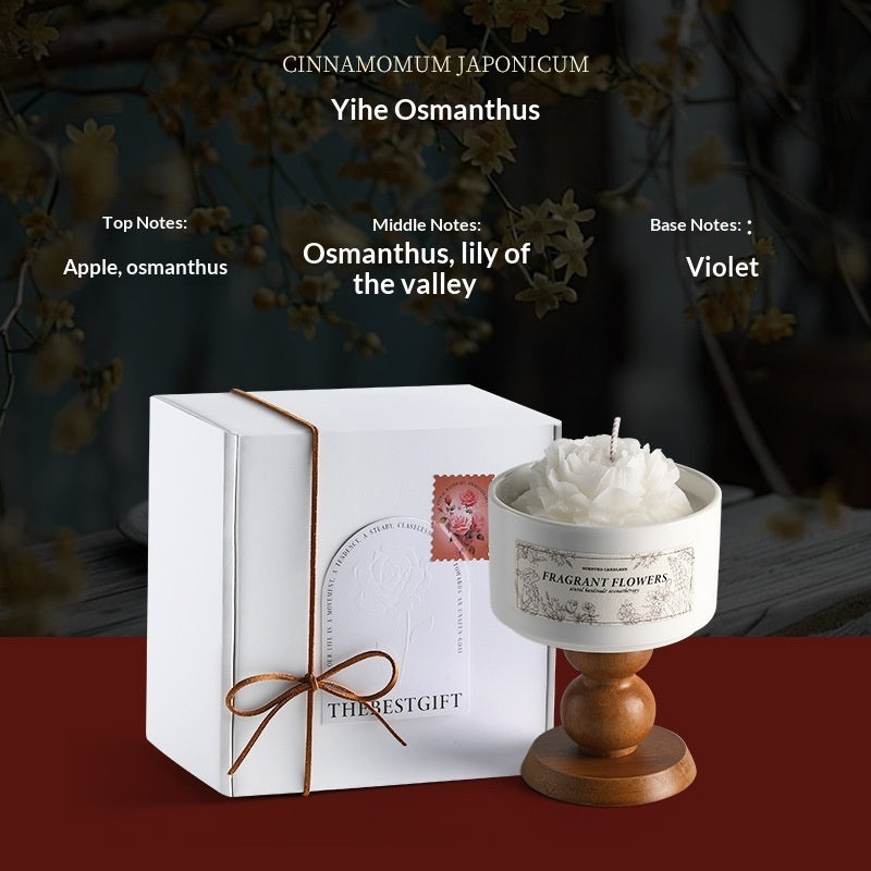 Camellia-scented Candle In A Stem Glass For A Premium, Sophisticated Vibe