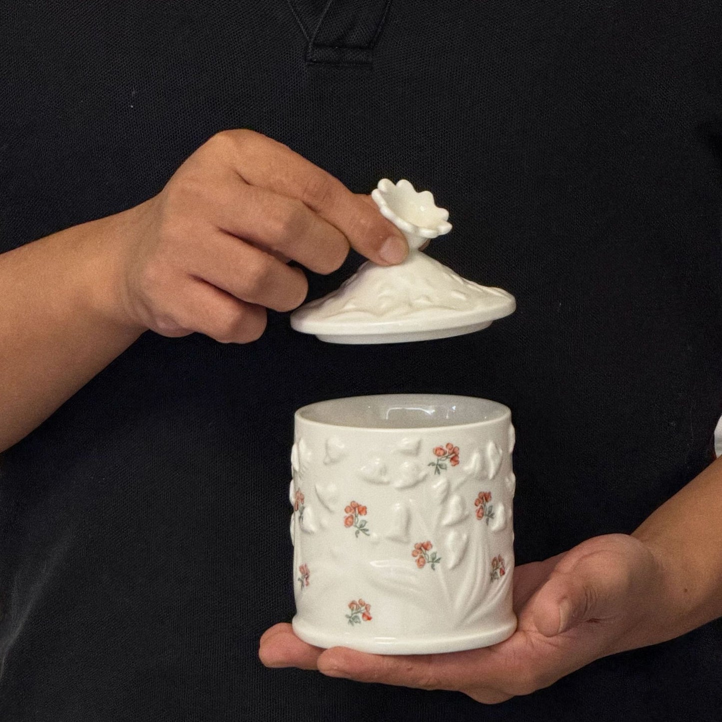 French-style Embossed Floral Ceramic Scented Candle Jar