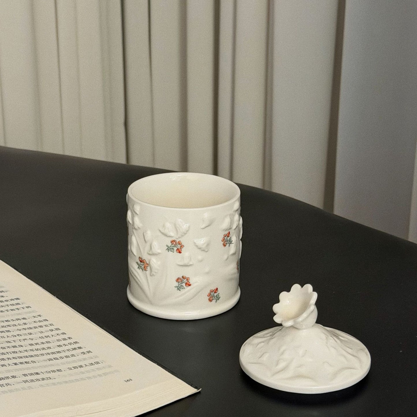French-style Embossed Floral Ceramic Scented Candle Jar