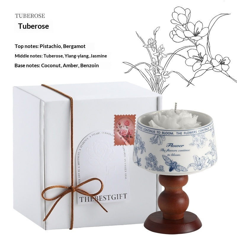 Camellia-scented Candle In A Stem Glass For A Premium, Sophisticated Vibe