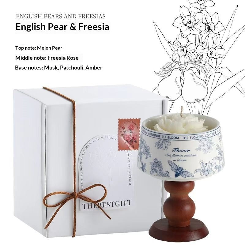 Camellia-scented Candle In A Stem Glass For A Premium, Sophisticated Vibe